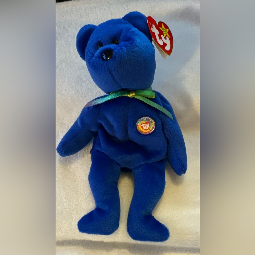 “Clubby” Beanie Baby from 1998, original hang tag-Beanie Baby Official Club Bear